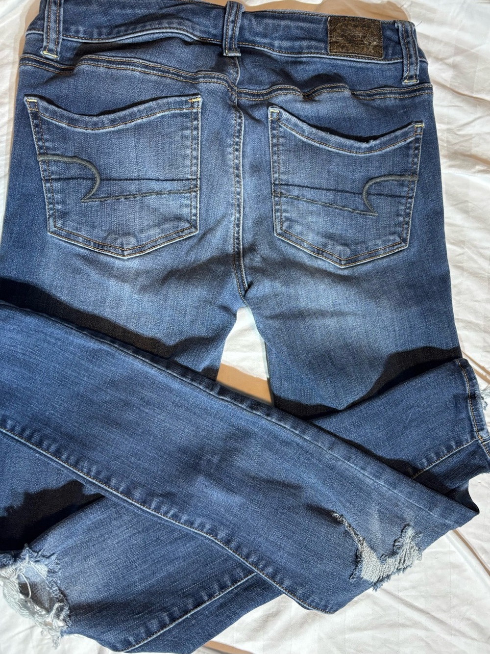💙American Eagle Outfitters Skinny Super Super StretchDistressed Jeans -Dark Blue